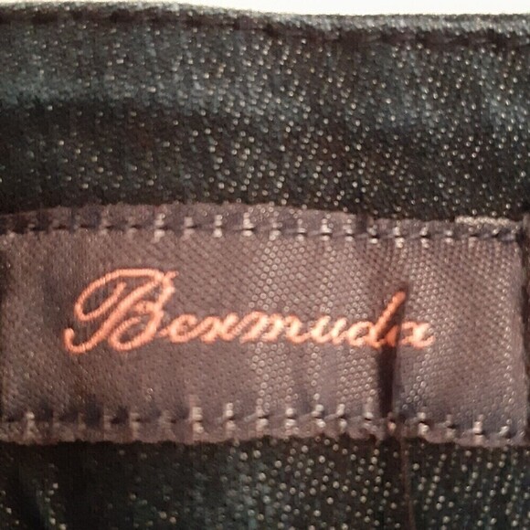 St John’s Bay Women’s Denim Blue Bermuda Jean Shorts Size 12P Machine Washable - Picture 7 of 7